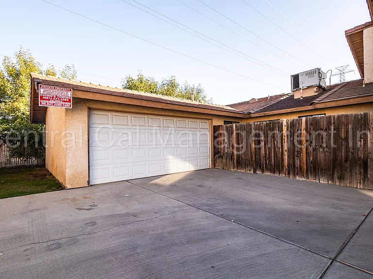 8400 Laborough Dr — Photo 19