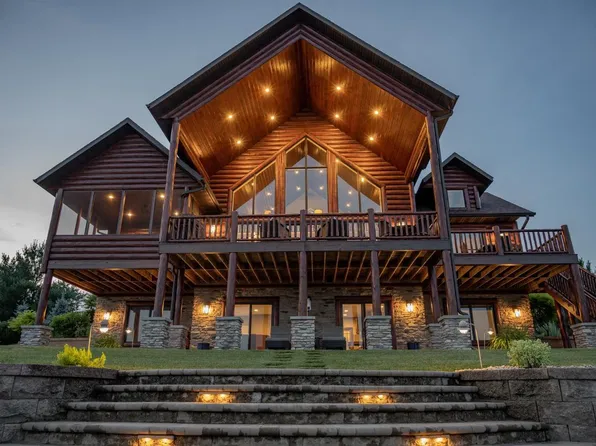 W5653 North Stone Gate Drive, New Lisbon, WI 53950