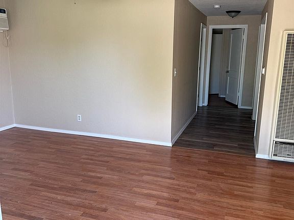 5th image of 900 S Washington Ave