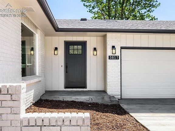 3rd image of 3817 N Midsummer Ln