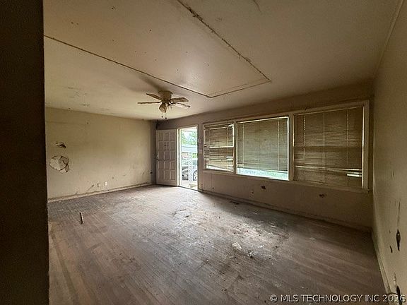 4th image of 1850 N Oswego Ave