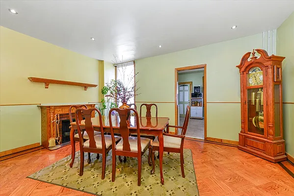 Sold by ERA Top Service Realty, Inc. | media 7