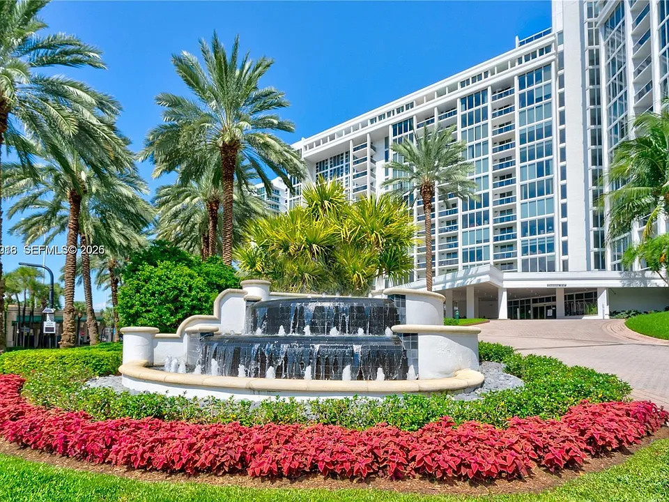 10275 Collins Ave #611