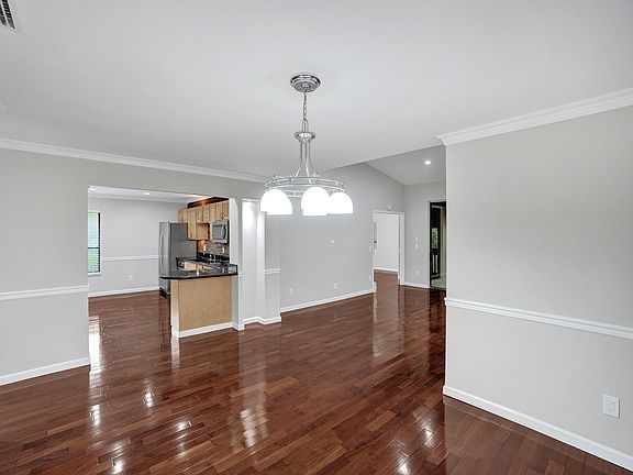 5th image of 9280 Sabal Ridge Cir #B