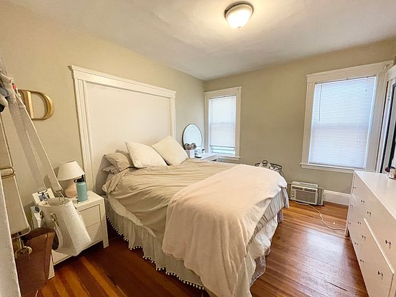 4th image of 12 Taft St #1