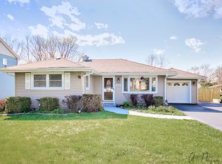 202 Valley Dr, Lindenhurst, IL 60046