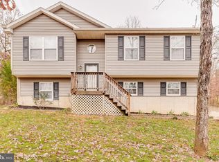 831 Dollar Ln, Bunker Hill, WV 25413