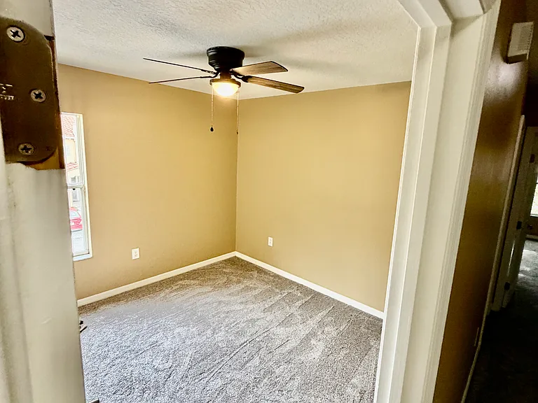 Middle bedroom