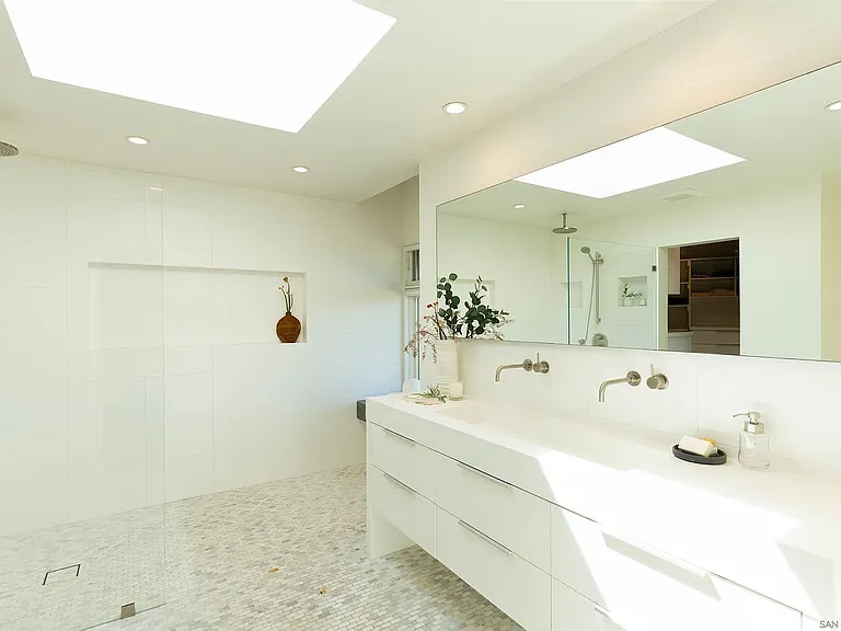 30410 Calle La Reina — Photo 12