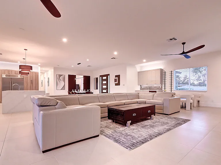 6401 E Larkspur Dr — Photo 3