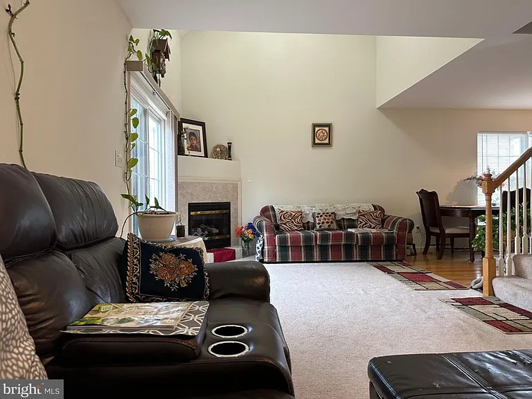 112 Jules Dr — Photo 5