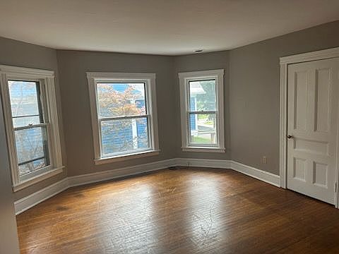5th image of 962 College Ave #201