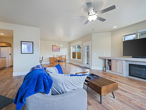 3rd image of 1245 Periwinkle Ct
