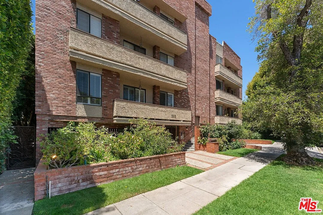 2 bed, 2.0 bath, 1608 sqft, $4,650 — Photo 3