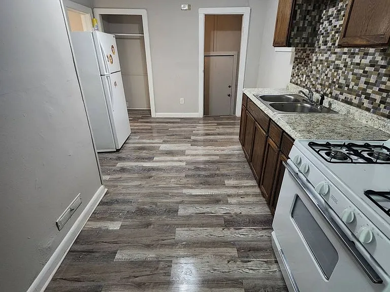13611 Chapelside Ave — Photo 23