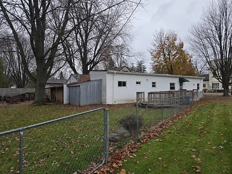 112 N Maple St — Photo 5