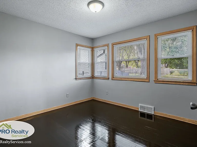 208 2nd St SW — Photo 17