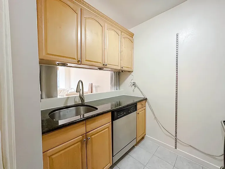 145 E 48th St #20E — Photo 5