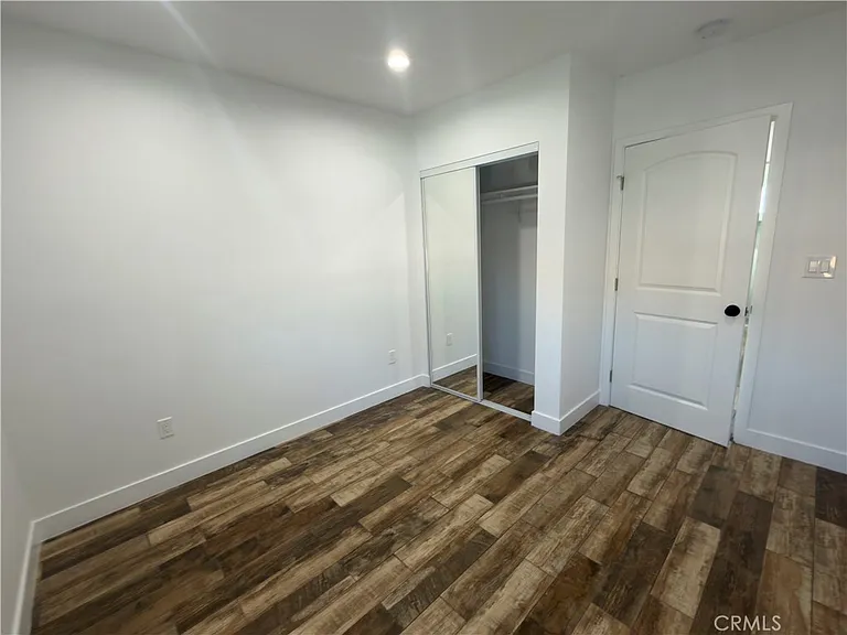 521 1/2 W 78th St — Photo 14