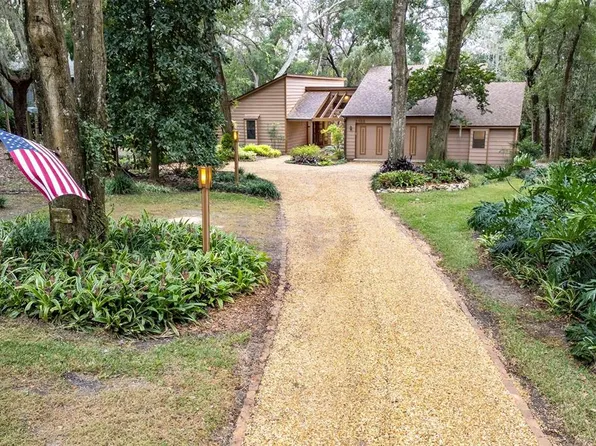 2100 Country Club Dr, Eustis, FL 32726