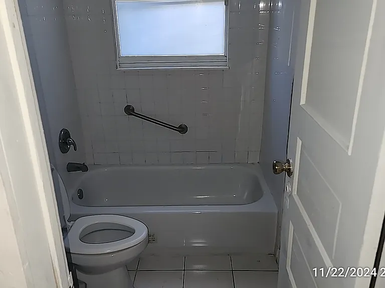 716 Bronson St — Photo 12