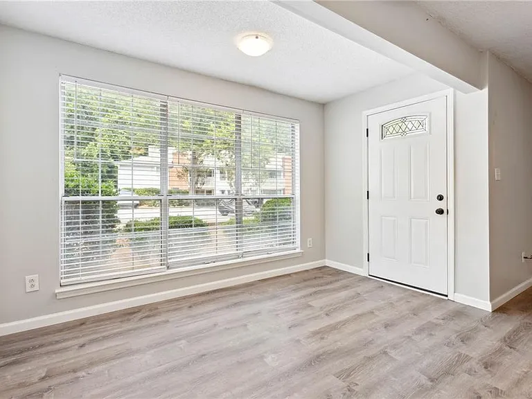 6362 Wedgeview Ct — Photo 2