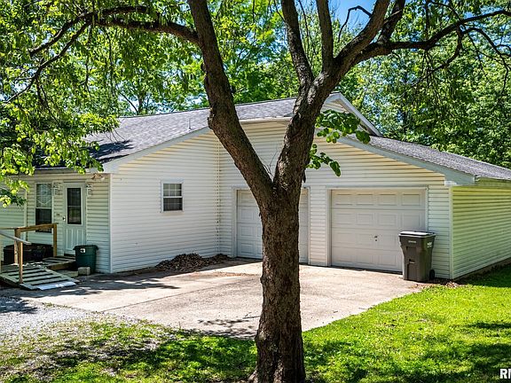 4th image of 404 Howerton St