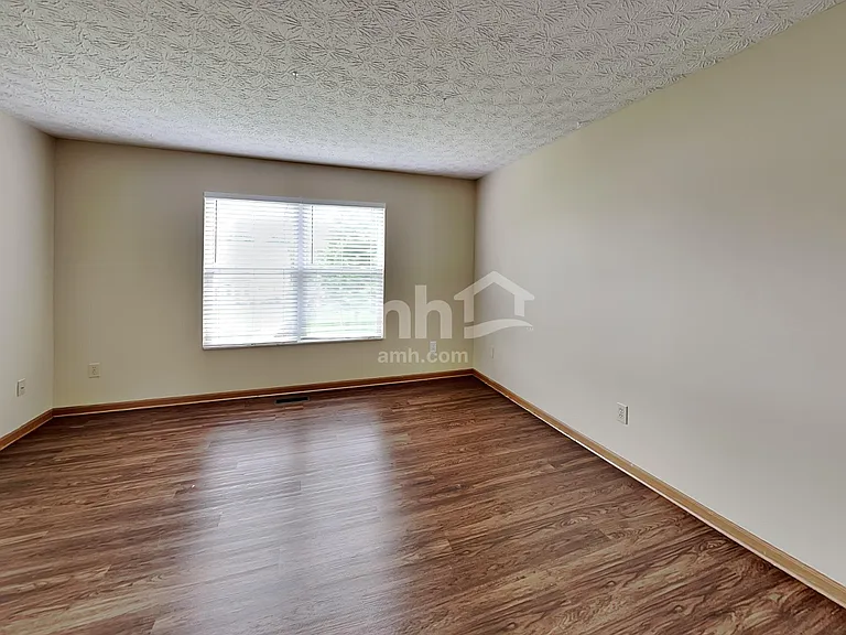 452 Crestmoore Dr — Photo 15