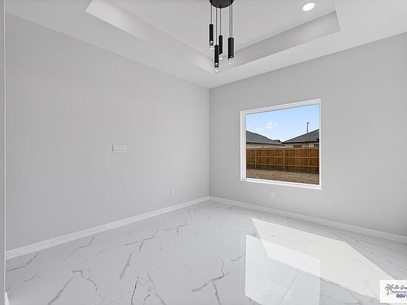 5th image of 7641 Gladiola St