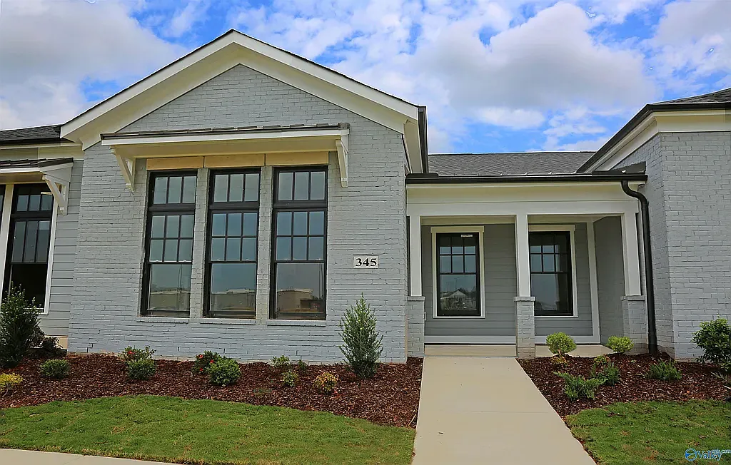 3 bed, 2.0 bath, 1790 sqft, $2,275 — Photo 2