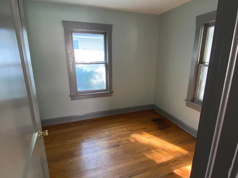 705 W 75th Ter — Photo 3