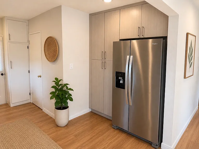 7457 Cozycroft Ave — Photo 8