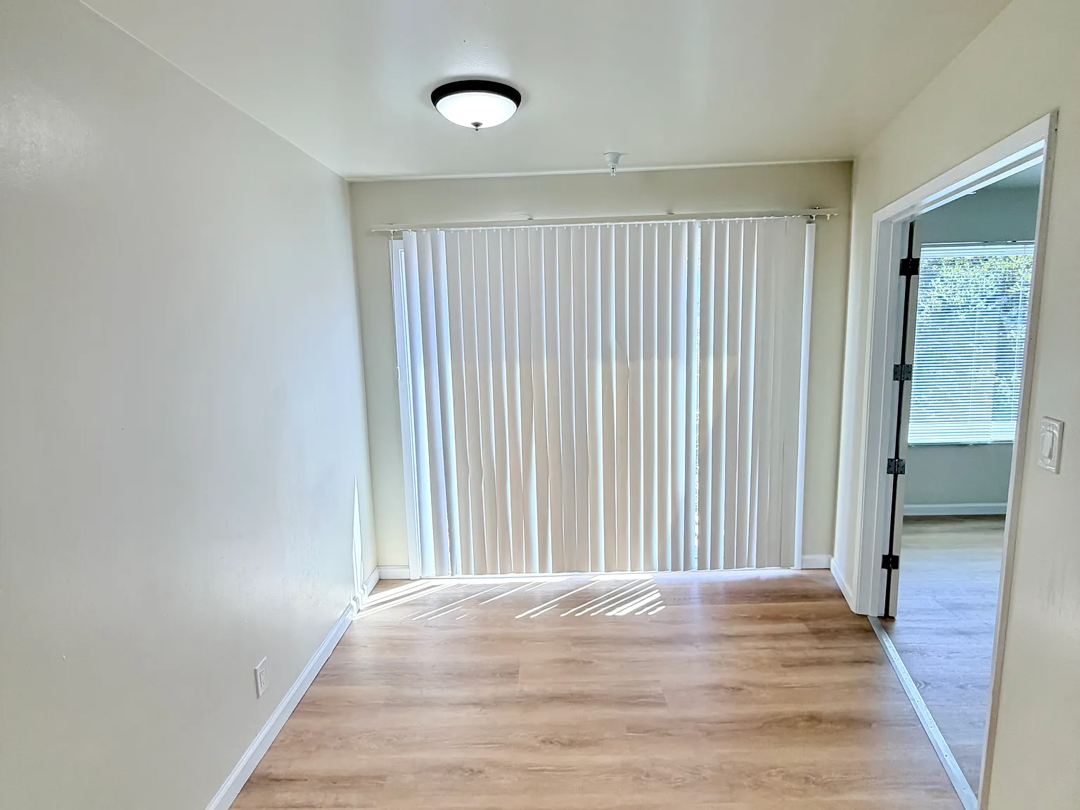 2 bed, 800 sqft, $6,295 — Photo 4
