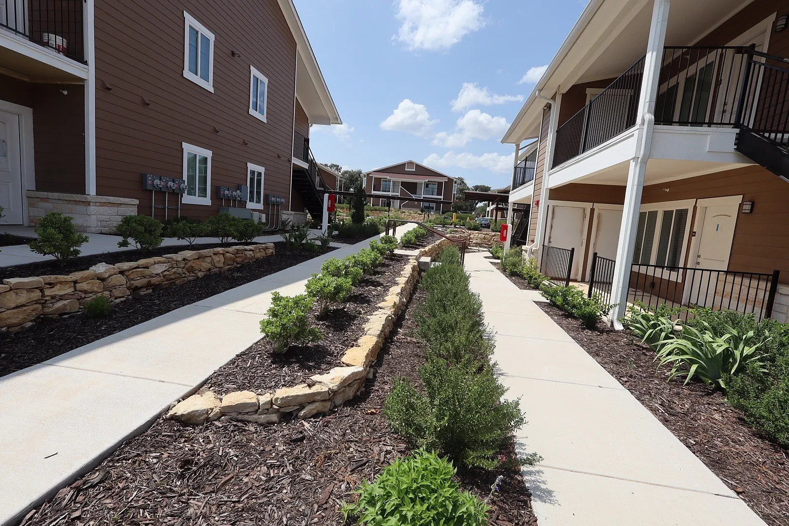 Vineyard Springs Apartments — Photo 3