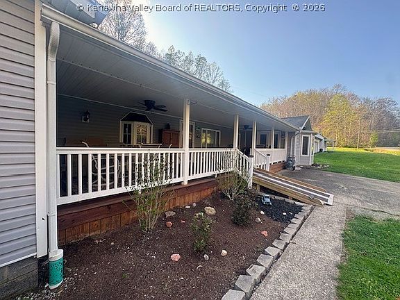 3rd image of 3399 Howells Mill Rd