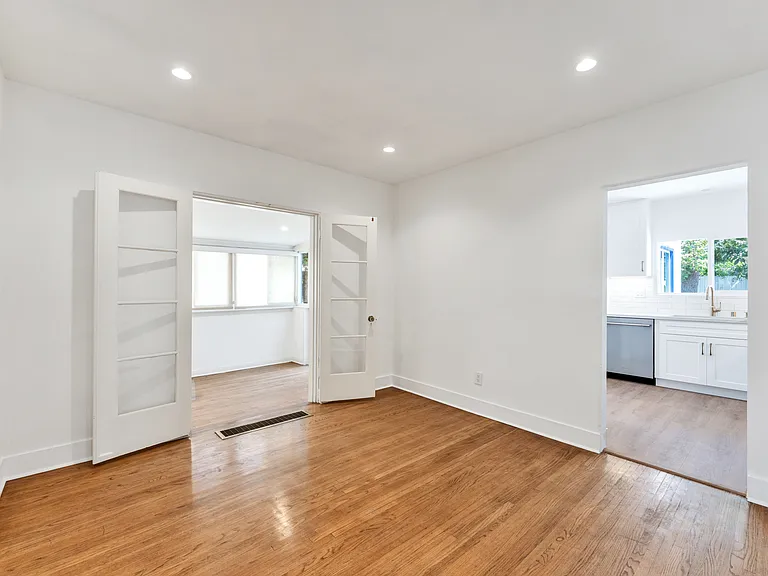 1039 W Roses Rd — Photo 10