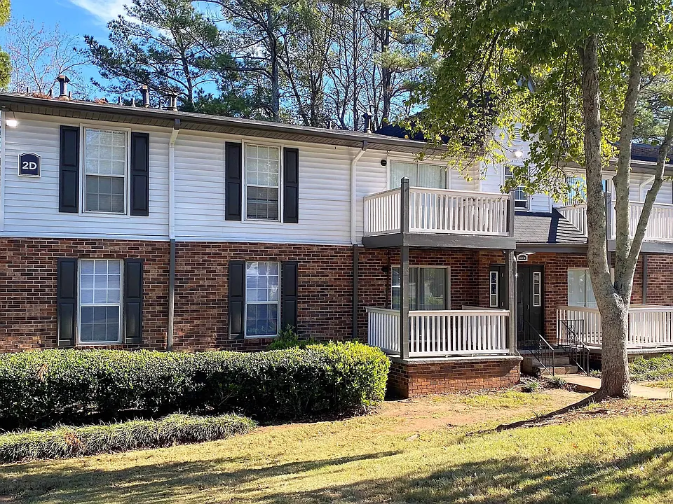 Discover Legacy at West Cobb's meticulously cared-for buildings and grounds. Your new home awaits!
