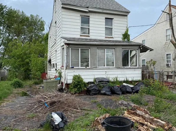 28 New St, Salem, NJ 08079