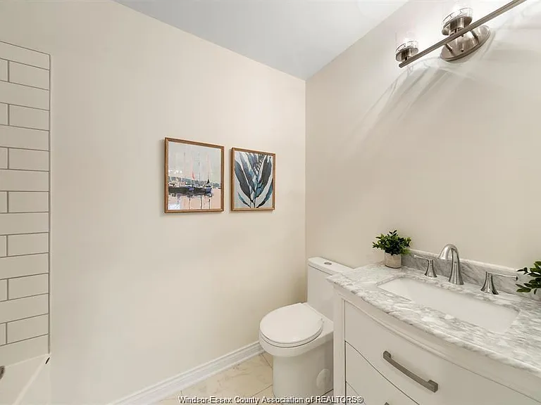 950 Kennedy Dr W — Photo 9