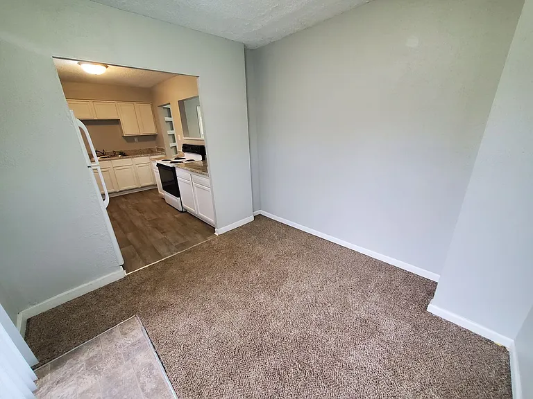 215 Leland Ave — Photo 9