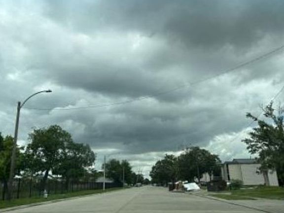 Exterior Neighborhood (street photo)