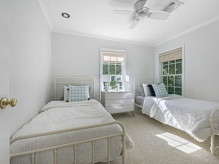 White Oak Ln — Photo 14