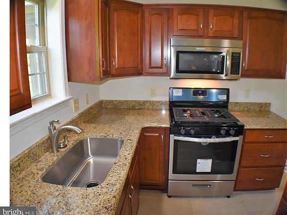 4th image of 401 Meadow Dr