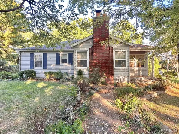 2 Bluff Dr, Belleville, IL 62223