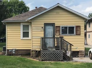 1419 W Adams St, Taylorville, IL 62568