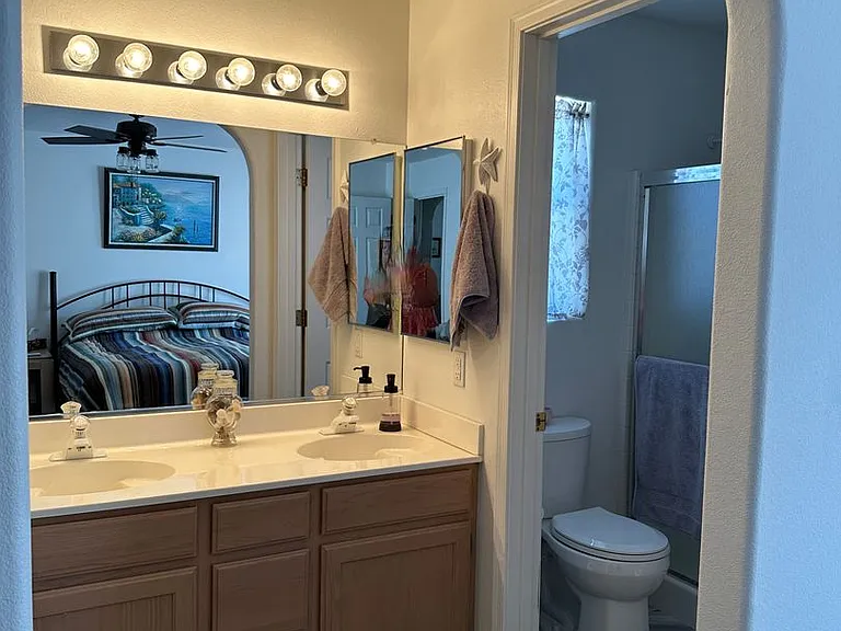 2570 Huntington Dr — Photo 9
