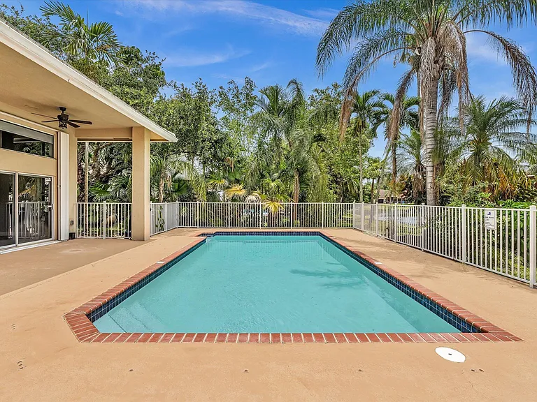 10434 NW 6th Ct — Photo 29