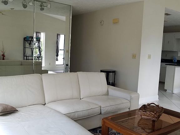 5th image of 621 Granada Cir #621
