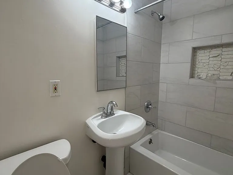 15843 Sierra Vista Ct — Photo 17