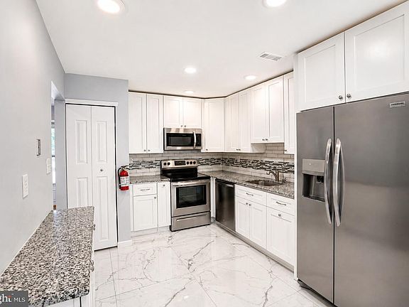 5th image of 71 Oakcrest Ln